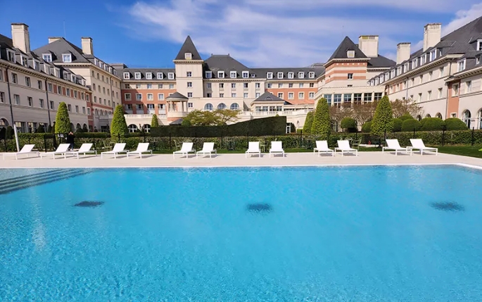 dream castle hotel to disneyland paris